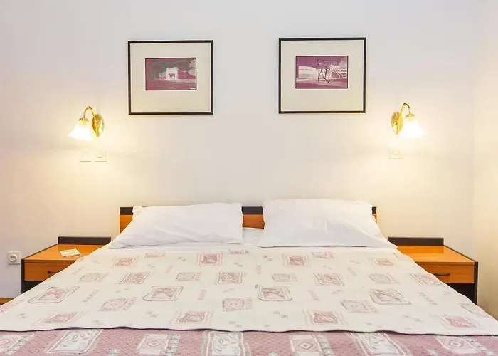 Sesame Bed & Breakfast 3*